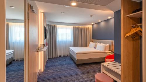 holiday inn express hamburg south a7 as42 an ihg hotel