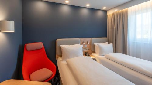 holiday inn express hamburg south a7 as42 an ihg hotel