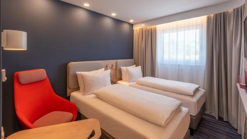 holiday inn express hamburg south a7 as42 an ihg hotel