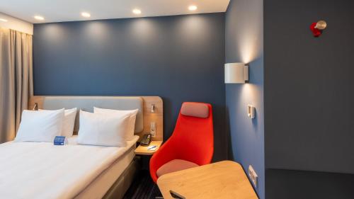 holiday inn express hamburg south a7 as42 an ihg hotel