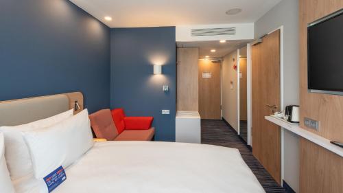 holiday inn express hamburg south a7 as42 an ihg hotel