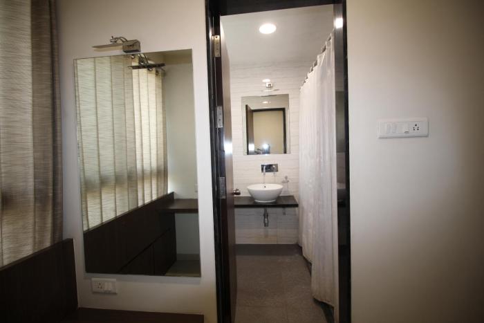 hotel girnar