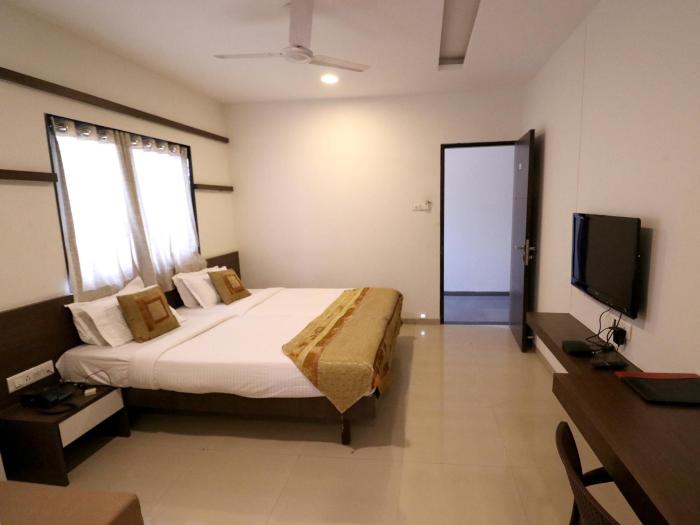 hotel girnar