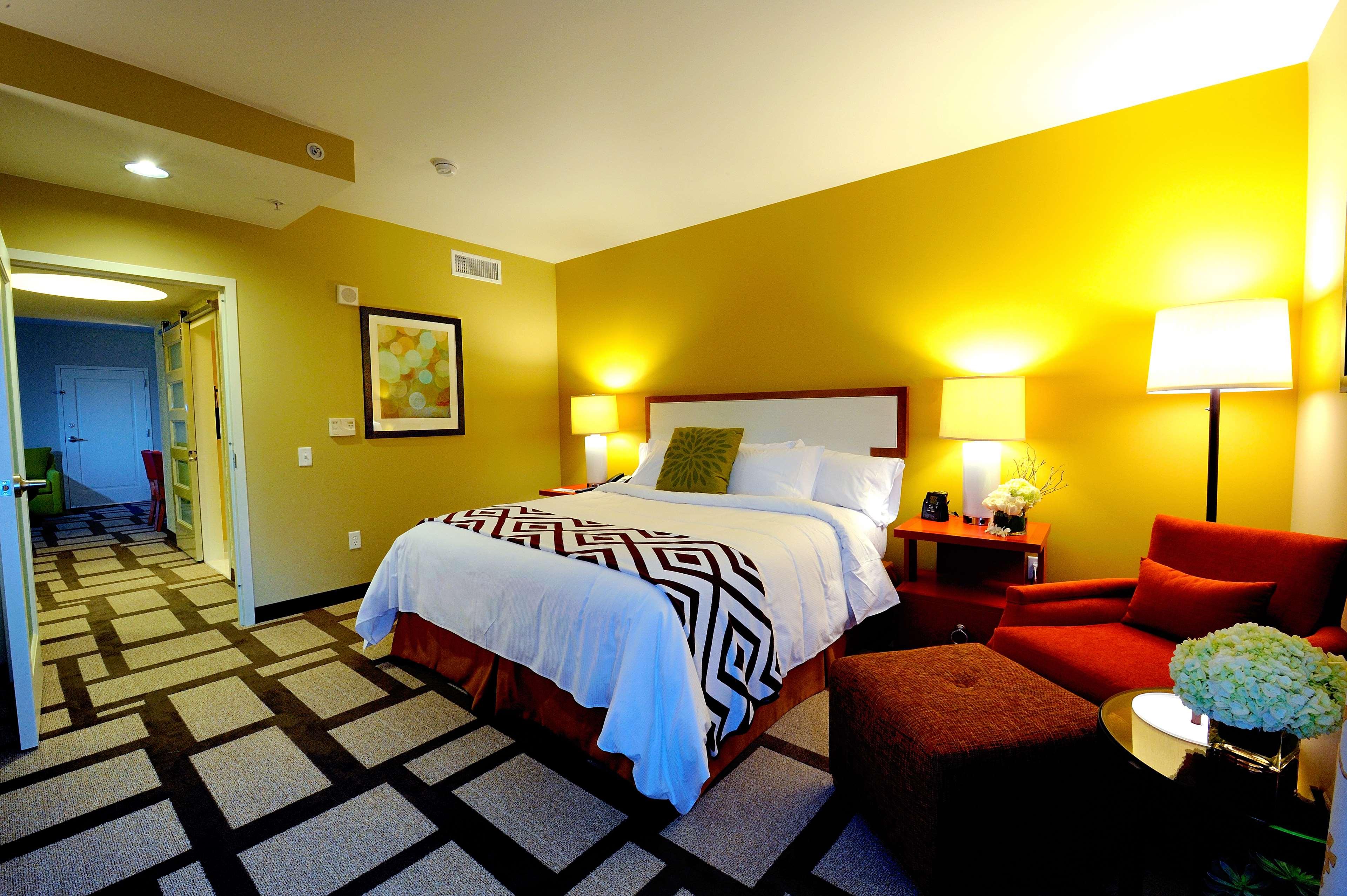 embassy suites houston downtown