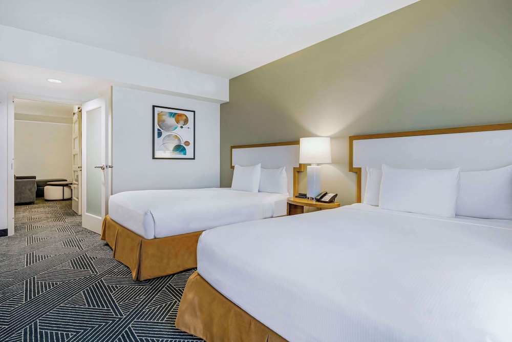 embassy suites houston downtown