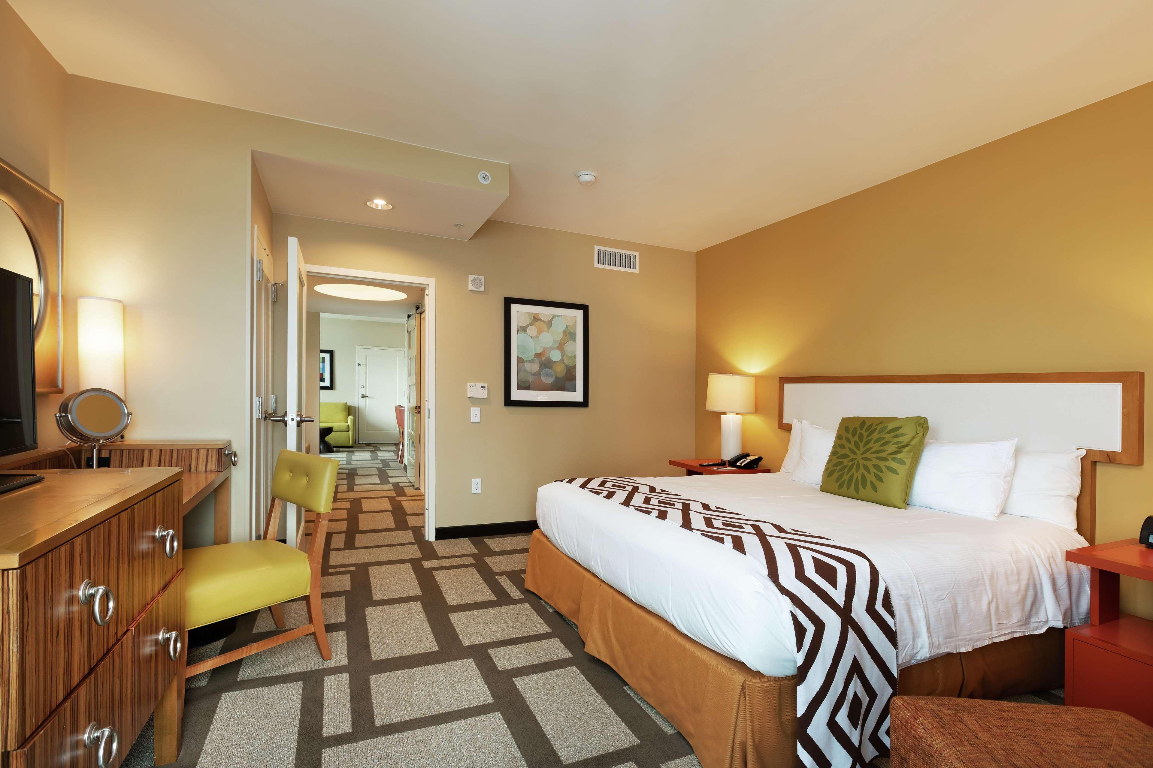 embassy suites houston downtown