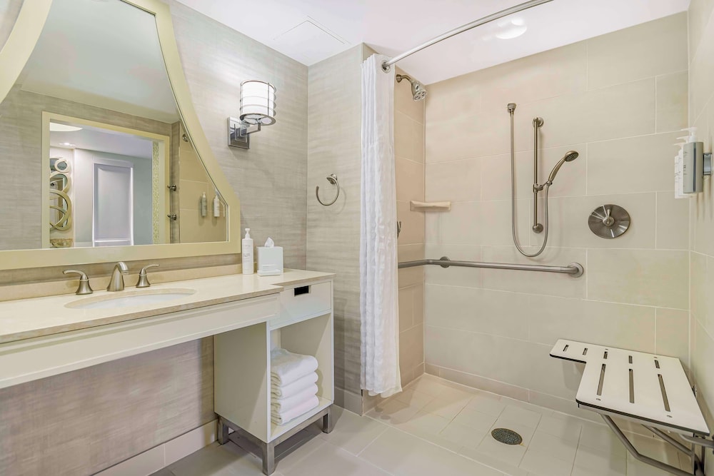 embassy suites houston downtown