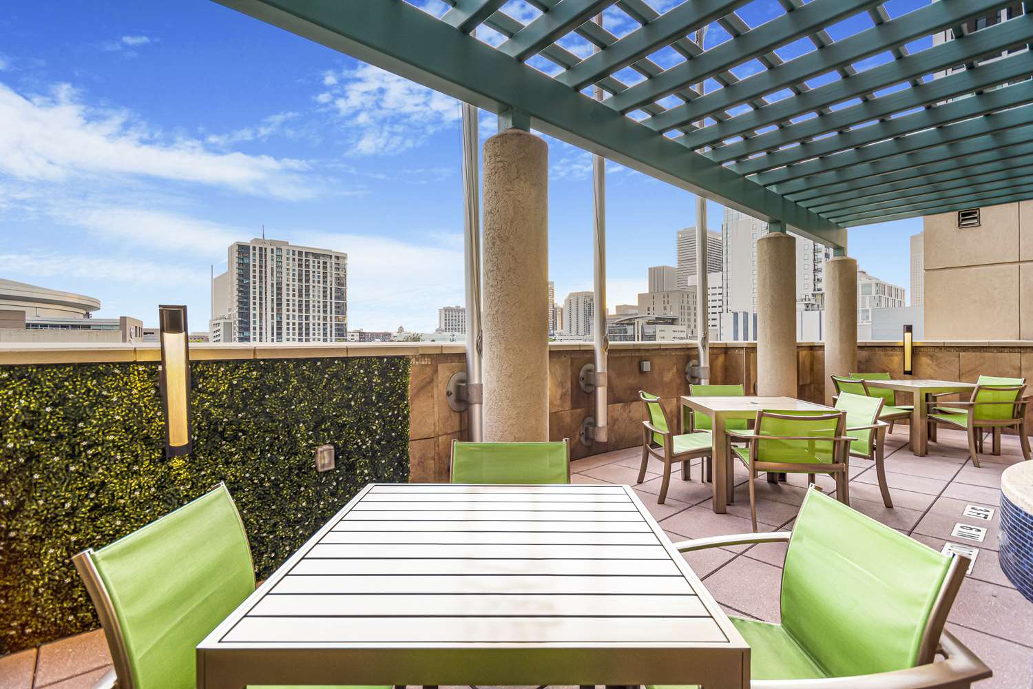 embassy suites houston downtown