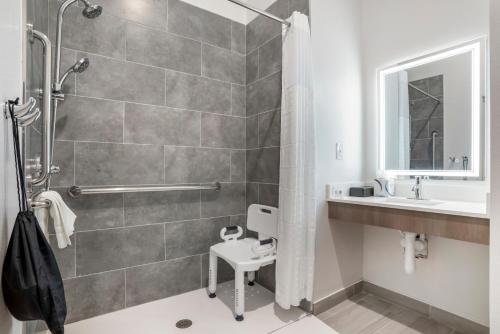 comfort inn and suites