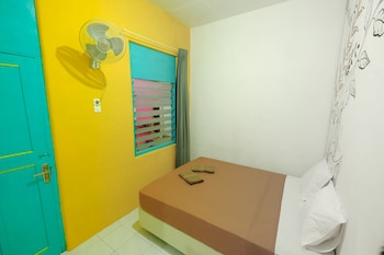 snooze hostel malang
