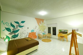 snooze hostel malang