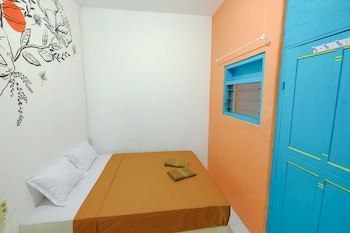 snooze hostel malang