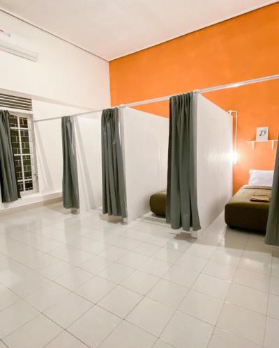 snooze hostel malang
