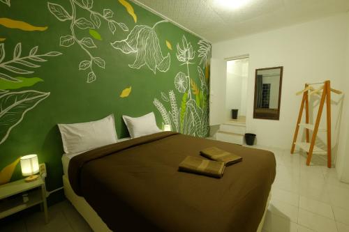 snooze hostel malang