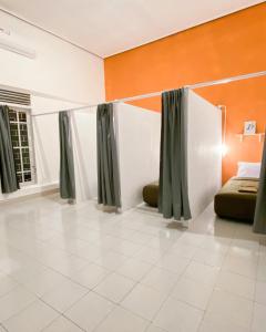 snooze hostel malang