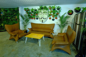 snooze hostel malang