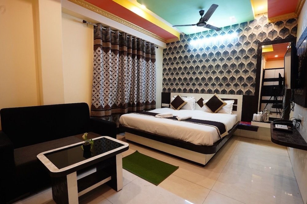 Tirupati Lodge Private Limited,Siliguri>>Darjeeling,2 star