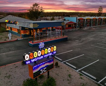 americana motor hotel