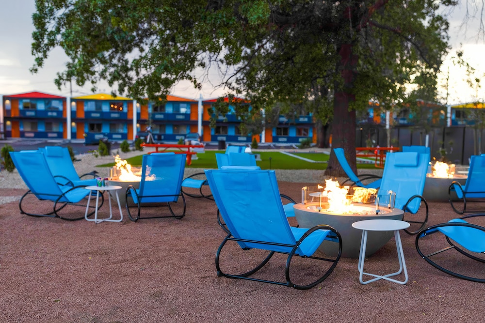 americana motor hotel