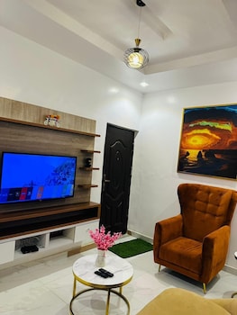 mini flat with starlink internet and pool