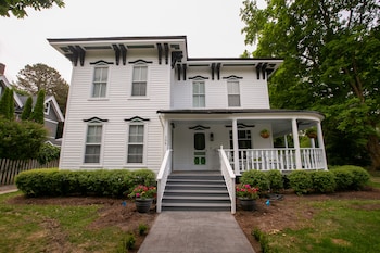 The Belvedere B&B,United States Of America>>Charlevoix,2 star