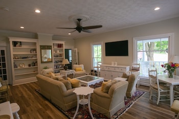 The Belvedere B&B,United States Of America>>Charlevoix,2 star