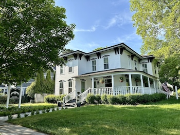 The Belvedere B&B,United States Of America>>Charlevoix,2 star
