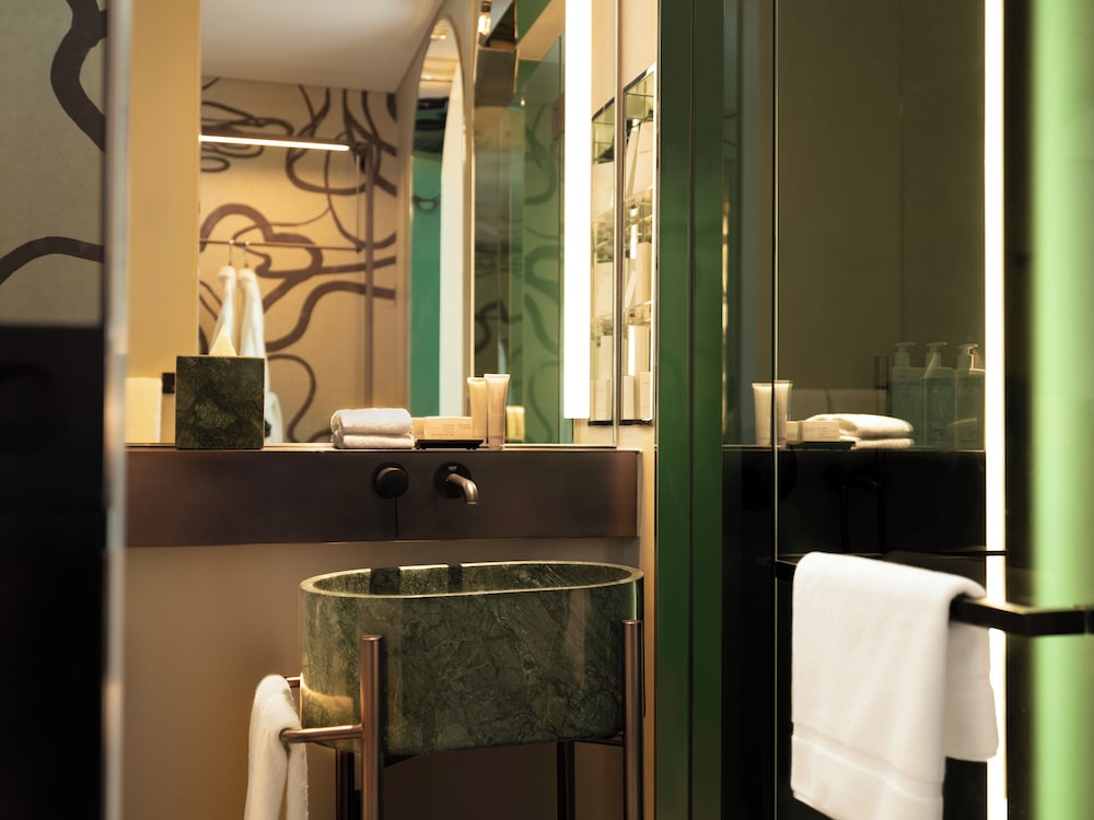 mondrian singapore duxton