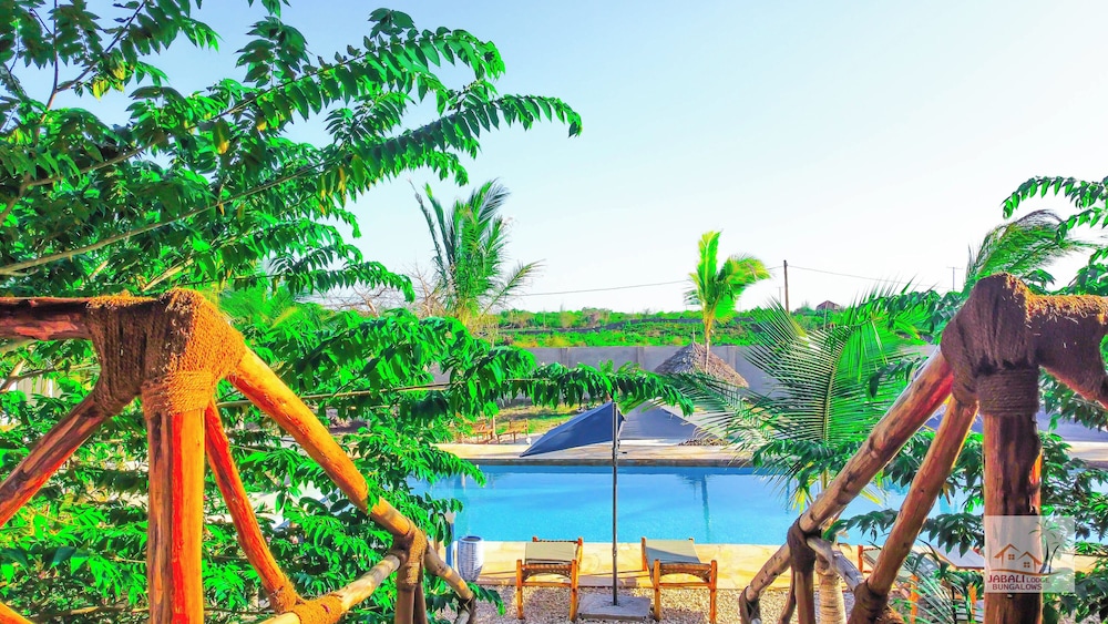 jabali bungalows lodge