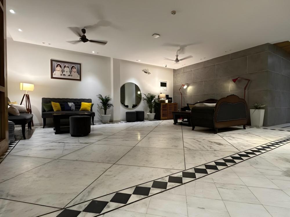 divine inn hotel rajouri gardan