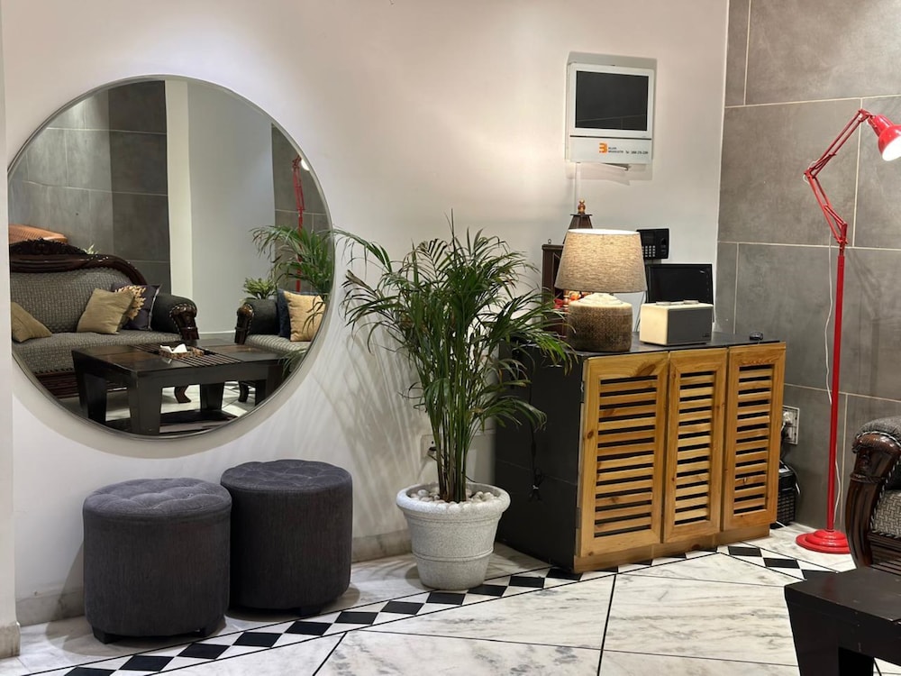 divine inn hotel rajouri gardan