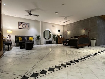 divine inn hotel rajouri gardan