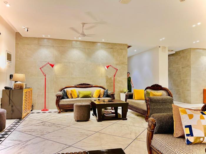 divine inn hotel rajouri gardan