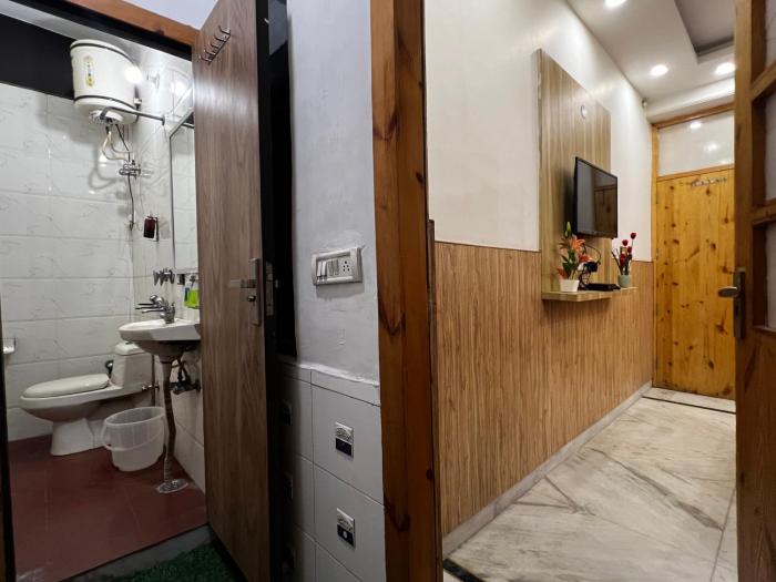 divine inn hotel rajouri gardan