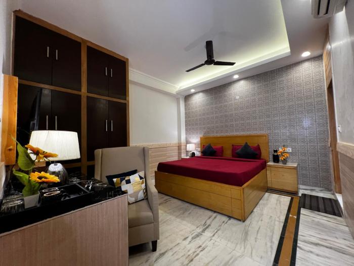 divine inn hotel rajouri gardan