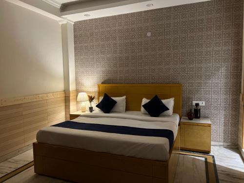 divine inn hotel rajouri gardan