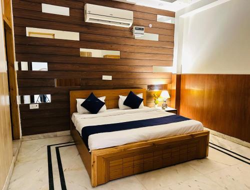 divine inn hotel rajouri gardan