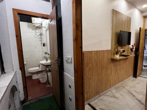 divine inn hotel rajouri gardan