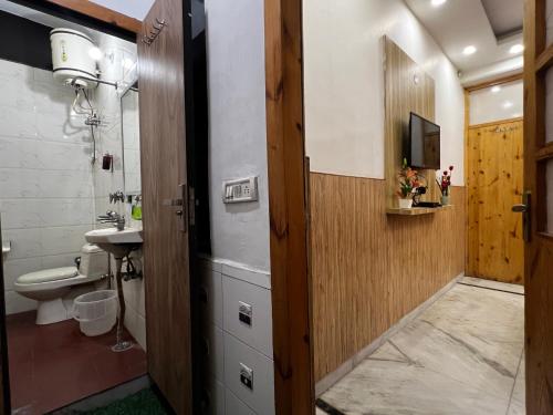 divine inn hotel rajouri gardan