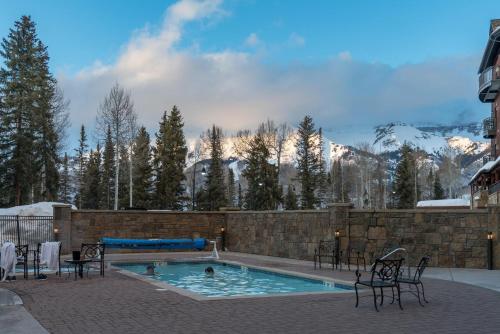 bear creek lodge by alpine lodging telluride