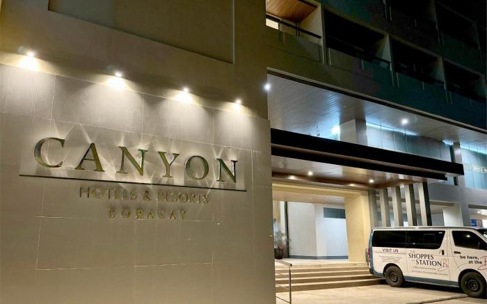 canyon hotels and resorts boracay