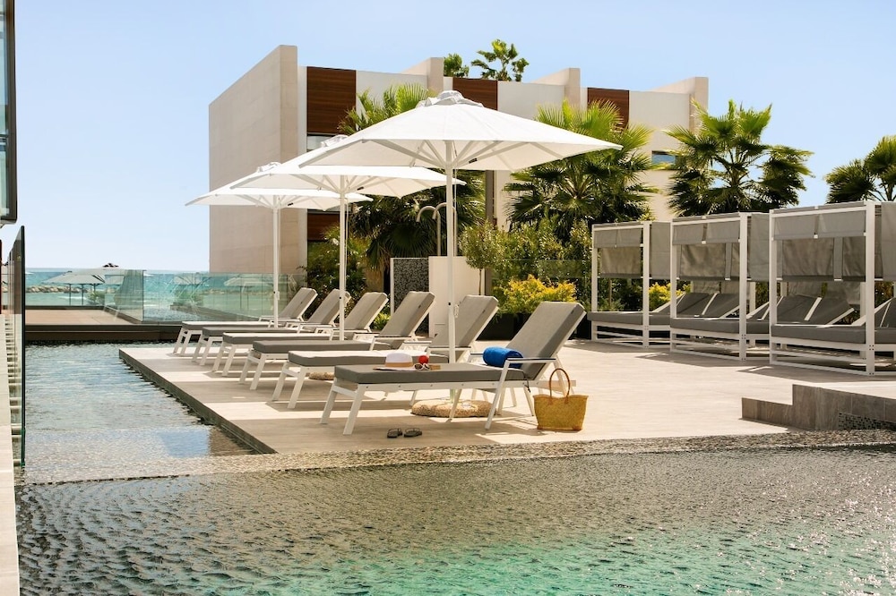 mercure larnaca beach resort