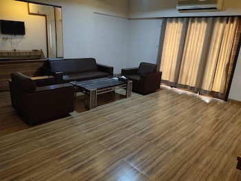hotel praveen international