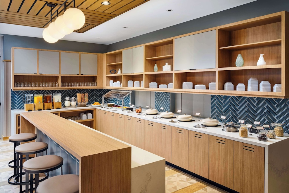 hyatt place melbourne airport