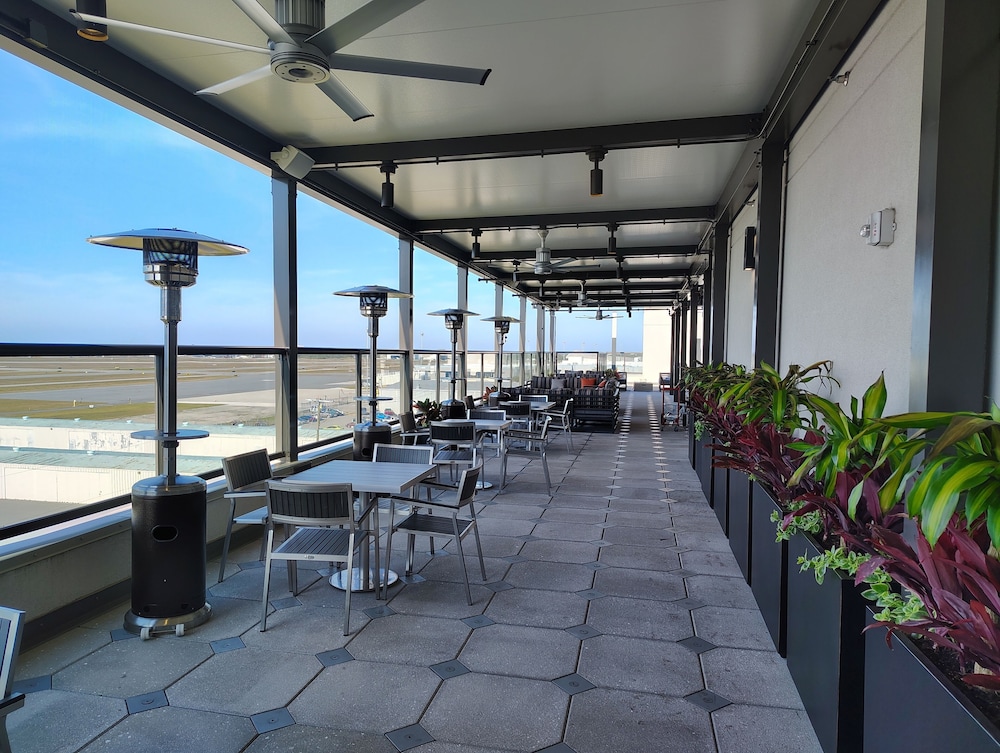 hyatt place melbourne airport
