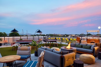 moxy charleston downtown