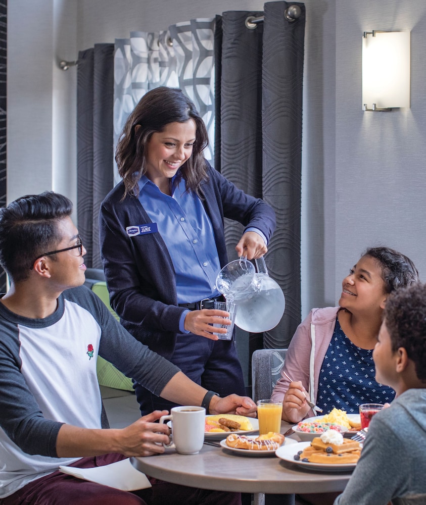 hampton inn and suites cleveland independence