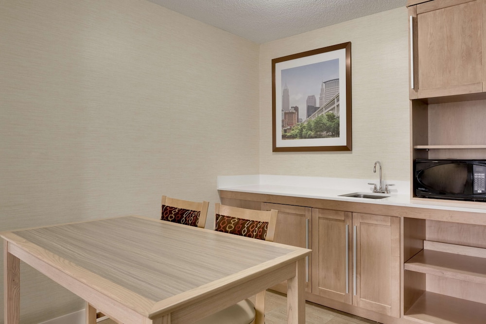 hampton inn and suites cleveland independence