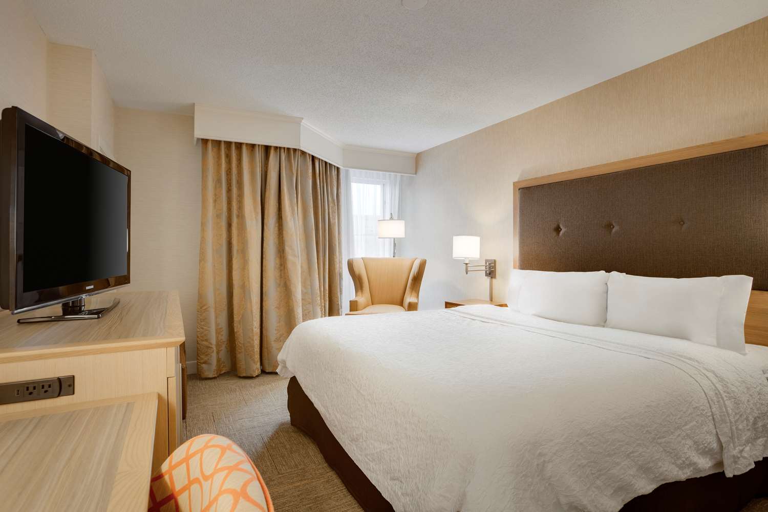 hampton inn and suites cleveland independence