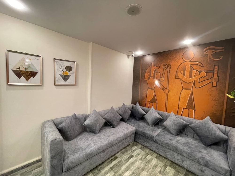 jewel grand museum pyramids view